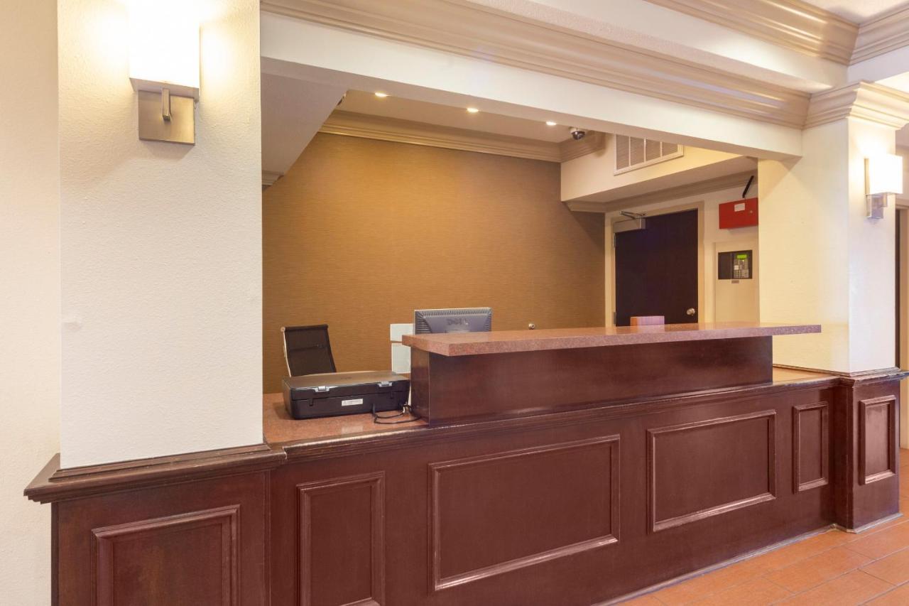 Ramada By Wyndham Jackson Ms Hotel Buitenkant foto