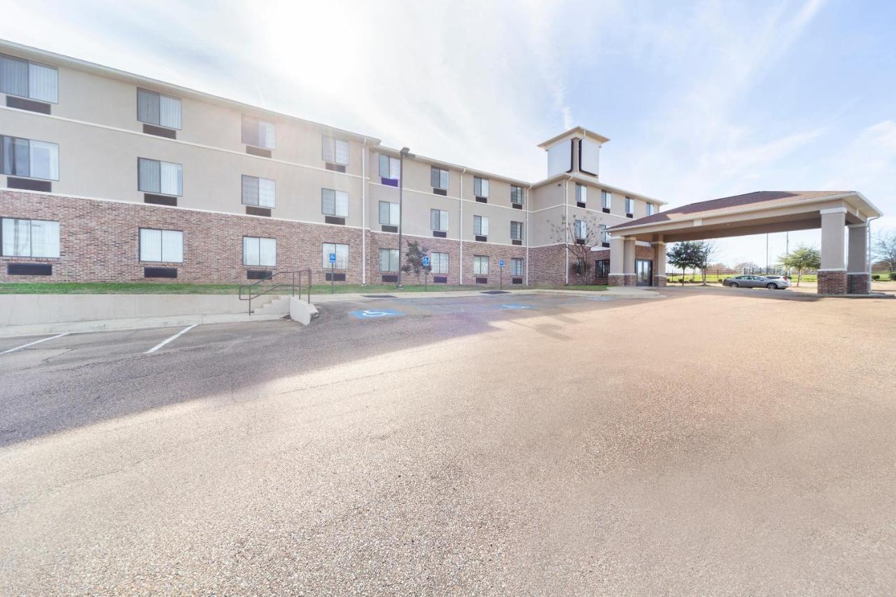 Ramada By Wyndham Jackson Ms Hotel Buitenkant foto